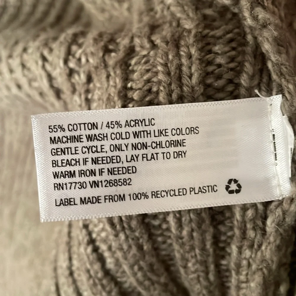 Mossimo Sweater - Picture 4 of 4